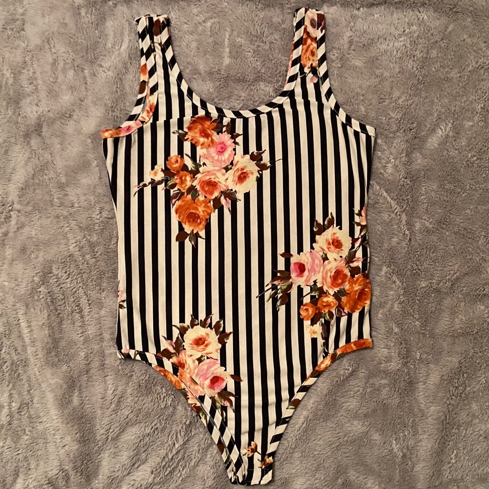 SOLD❗️Black and white striped bodysuit w flowers